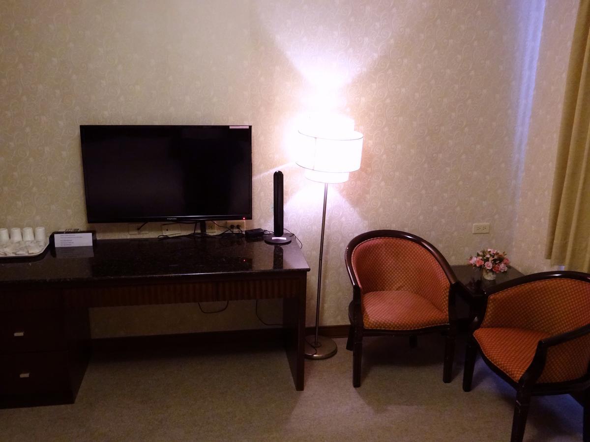 Wuzhou Hotel Kota Hualien Bagian luar foto