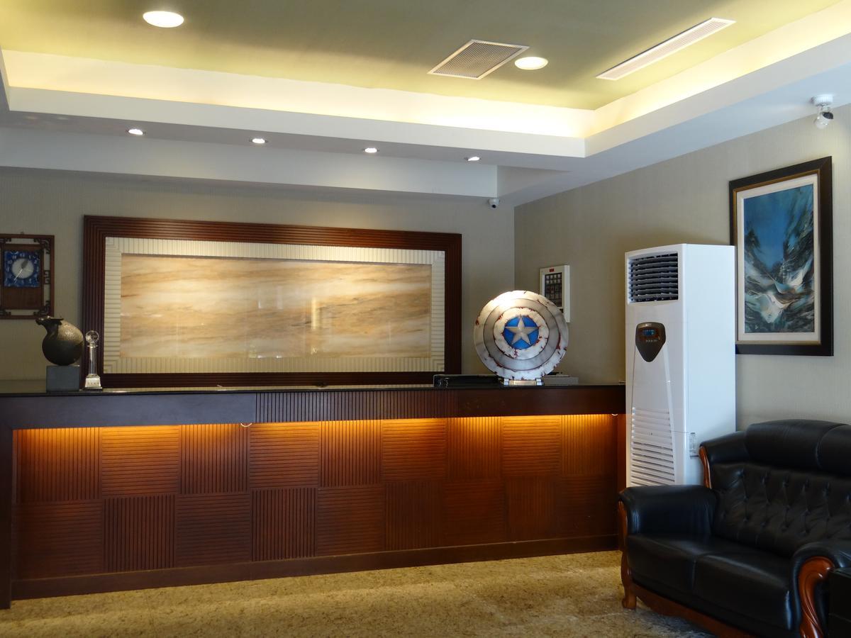 Wuzhou Hotel Kota Hualien Bagian luar foto