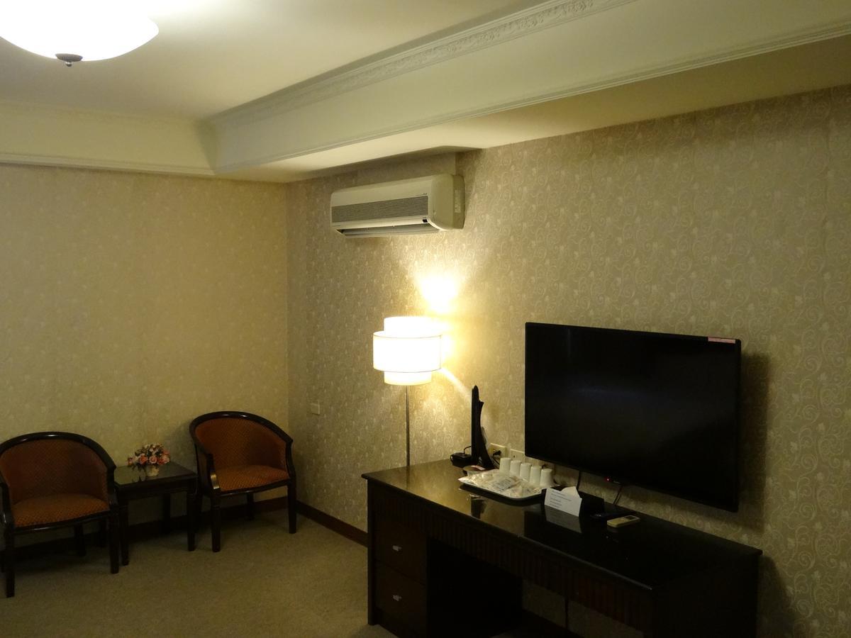 Wuzhou Hotel Kota Hualien Bagian luar foto