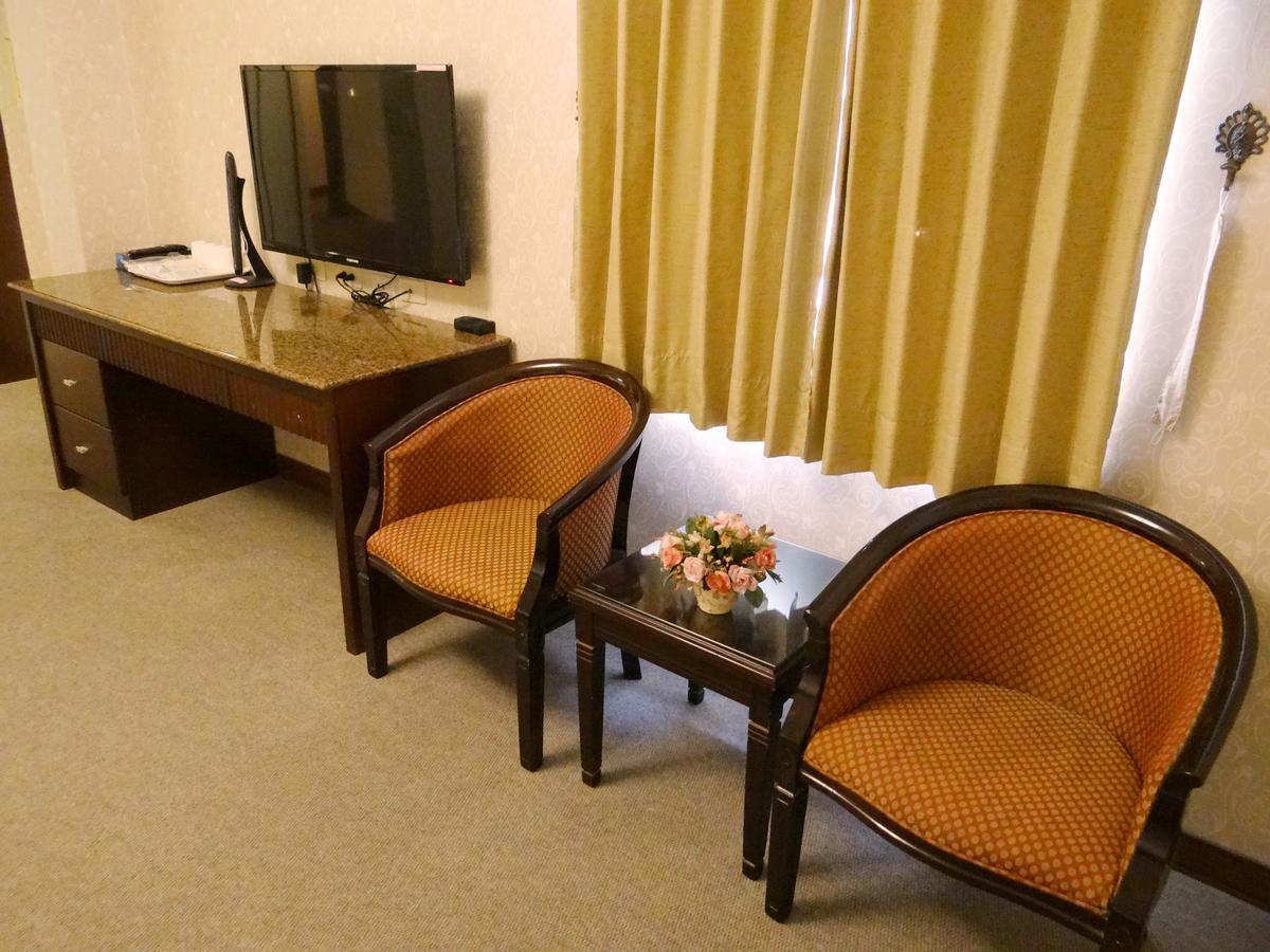 Wuzhou Hotel Kota Hualien Bagian luar foto