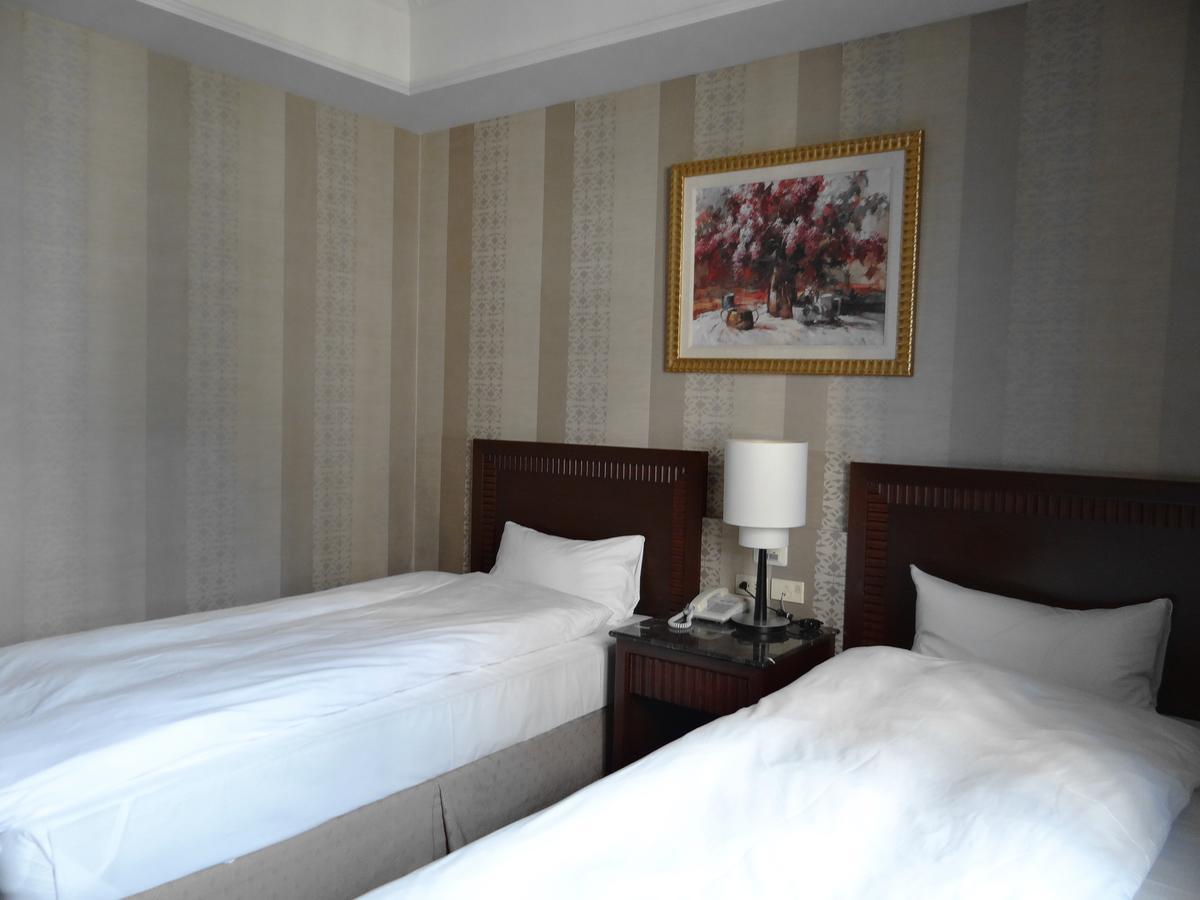 Wuzhou Hotel Kota Hualien Bagian luar foto